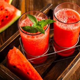 imagem Suco de melancia com hortelã